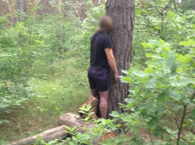 В лесу под Харьковом нашли повешенным молодого человека (фото)