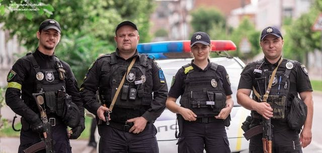 Патрульные спасли мужчину, который пытался совершить суицид