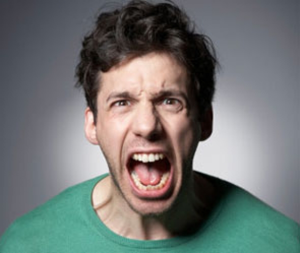 Пьяный мужчины набросился на незнакомца