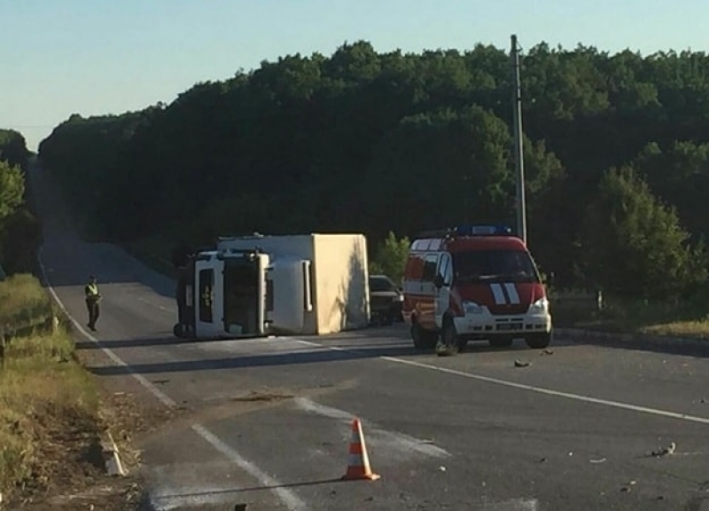 На Окружной перевернулись два грузовика: есть пострадавшие