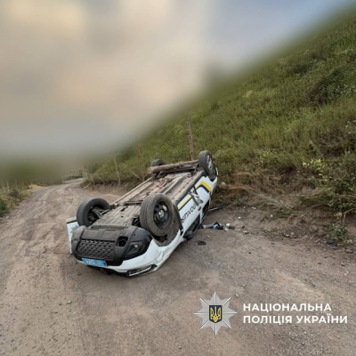 Вражеский FPV-дрон атаковал машину полиции – пострадали четверо полицейских