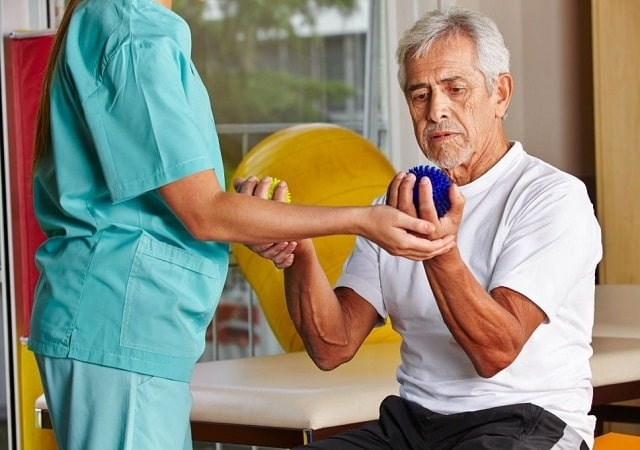 Реабілітація після інсульту: що включає, як проходить