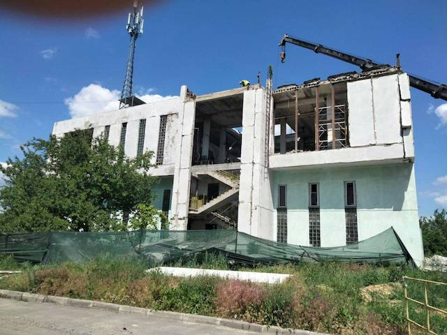 Коммунальщики восстанавливают разрушенные котельные и трубопроводы