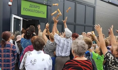 Вопреки коронавирусу, харьковчане взяли новый магазин штурмом