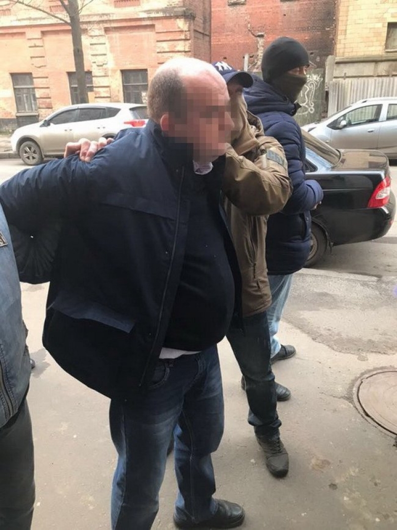 Крупный чиновник задержан при получении взятки в четверть миллиона гривен