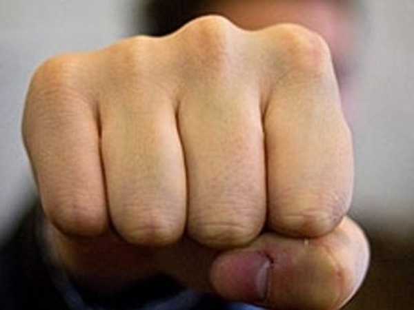 Подростки жестоко избили пожилого мужчину