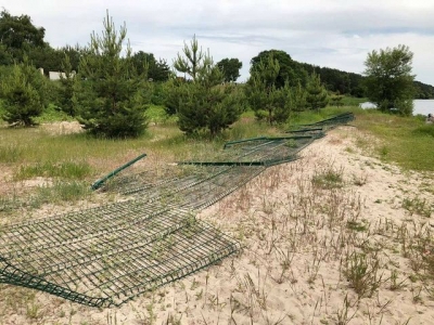 Под Харьковом снесли забор, перегородивший единственный проход к пляжу