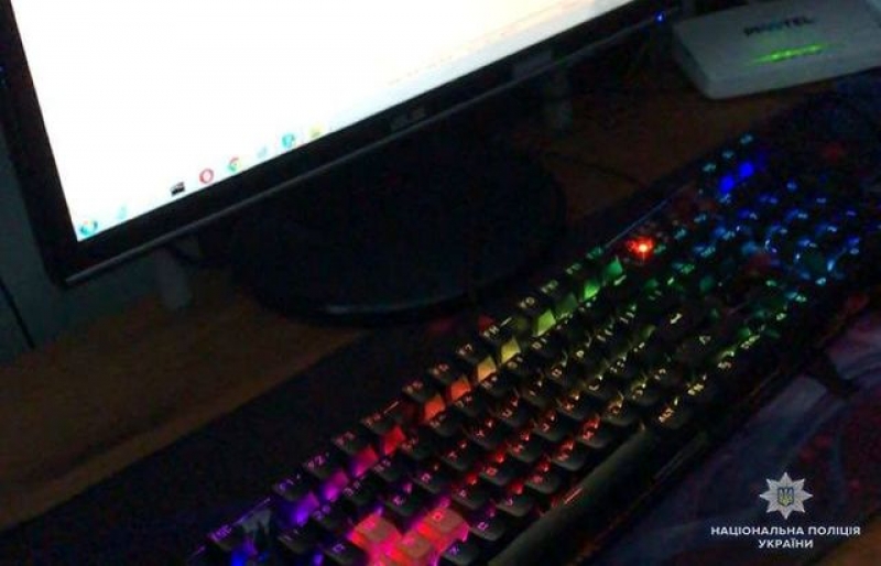 Несовершеннолетний харьковчанин продавал в сети пароли от электронных кошельков