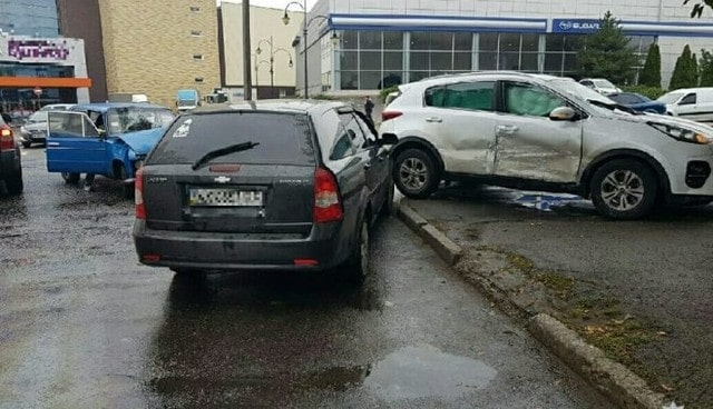 На Салтовке – тройное ДТП (фото)