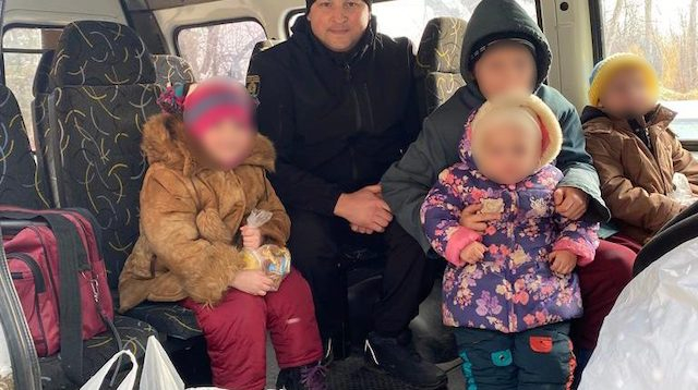 Полицейские изъяли у пьяного отца четверых маленьких детей