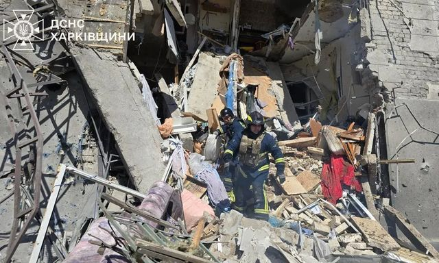 Российские террористы на выходных ударили авиабомбами по Харькову