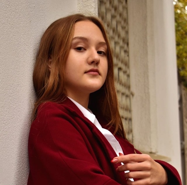 Девочка из Лозовой победила в международном конкурсе видео-эссе