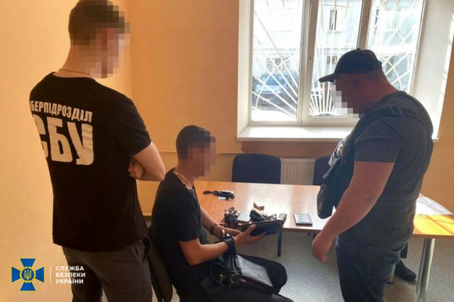 Харьковские оперативники задержали в Днепре мошенника из Молдовы