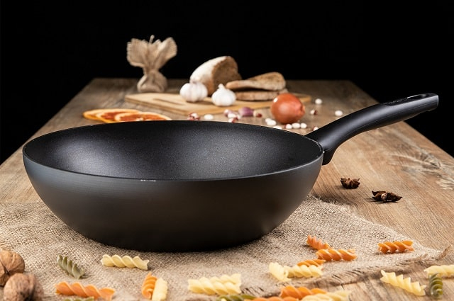 Сковорода WOK: что это такое, отличия от обычной, как выбрать