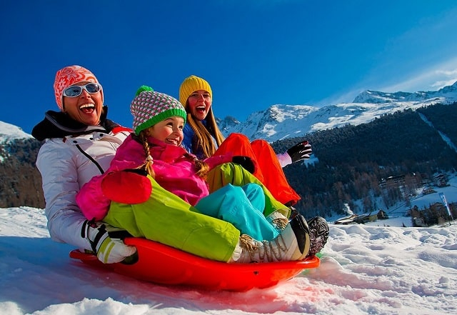 Зимовий відпочинок у горах для всієї родини