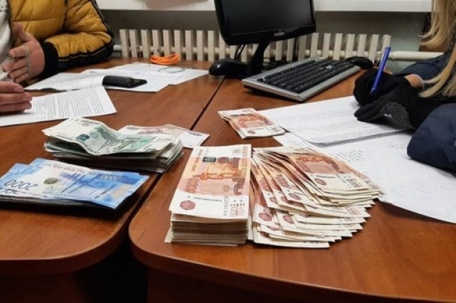 1,5 млн российских рублей нашли таможенники в машине «BMW»