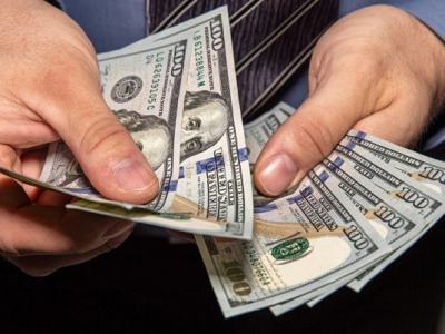 Сотруднику налоговой службы сообщили о подозрении в получении взятки