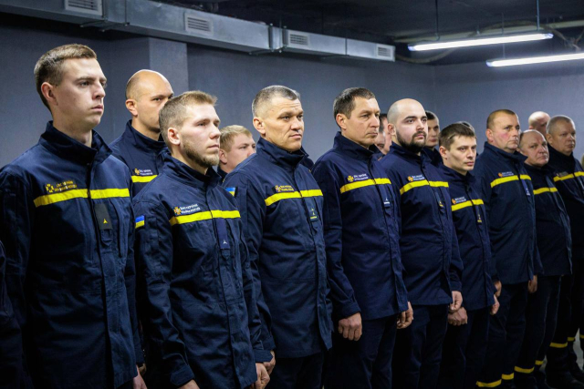 Спасателям Харьковщины вручены государственные награды и переданы служебные автомобили