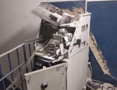 С помощью самодельной взрывчатки неизвестные обчистили банкомат в Харькове (видео)