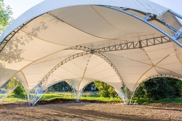 Тентовые конструкции: что это такое, виды, применение