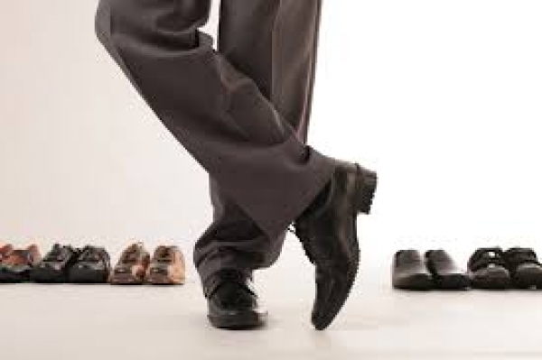 Художники рисовали подошву старой обуви