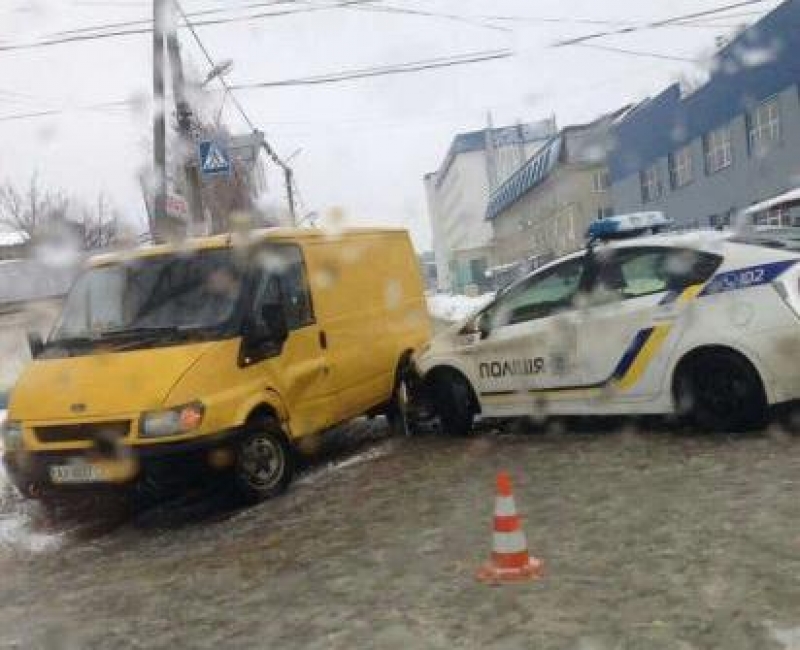 ДТП с участием патрульной машины в Харькове