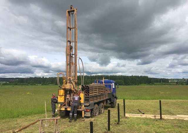 Скважины на воду: виды и особенности, как их бурят