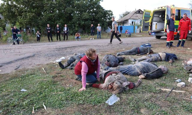 Россияне убили в селе Гроза 52 человека, по зданию ударили ракетой «Искандер-М» (фото)