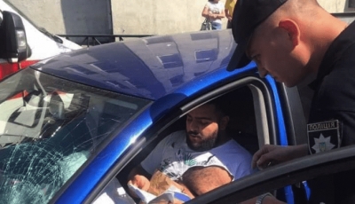 Иностранец, сбивший девушку на переходе, сбежал из страны