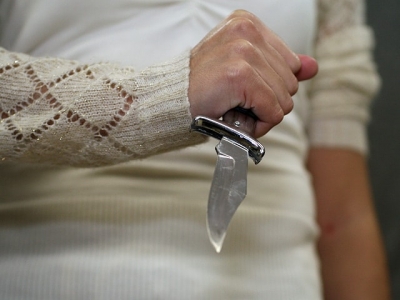 На Харьковщине женщина в пьяном угаре с помощью ножа выясняла отношения с сожителем