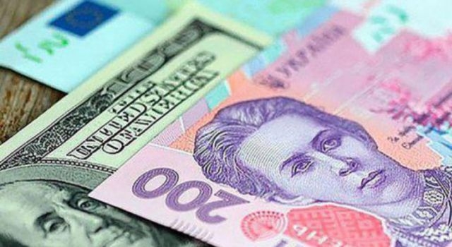 От чего зависит курс доллара к гривне: простыми словами о главном