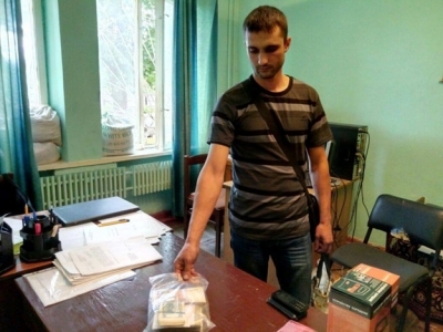 Беспрецедентный случай: харьковчанину вернули потерянную пачку денег (фото, видео)