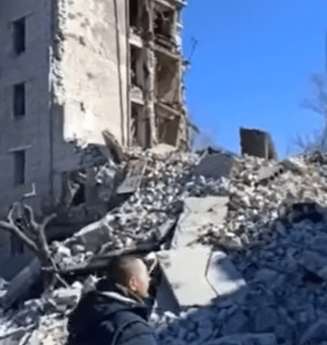 Под завалами 5-этажного дома в Изюме нашли 44 тела мирных жителей