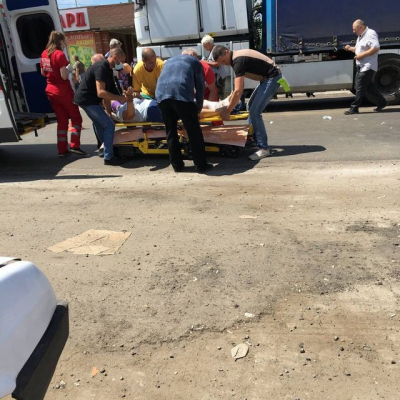 Жительницы поселка Безлюдовка попали под колеса грузового автомобиля