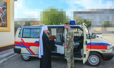 Митрополит ПЦУ Епифаний передал военным в Харькове машину скорой помощи