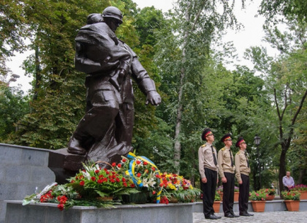 В сквере Пожарных прошел «Урок мужества»