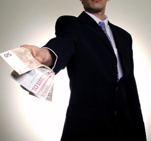 Иностранец выманивал деньги у преподавателей вузов