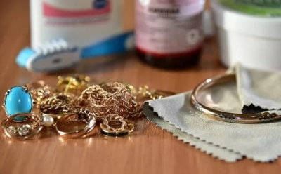 Как почистить золотые украшения (с камнями и без) в домашних условиях: быстро и эффективно