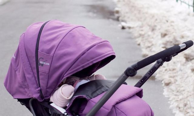 У неадекватной женщины забрали годовалого ребенка