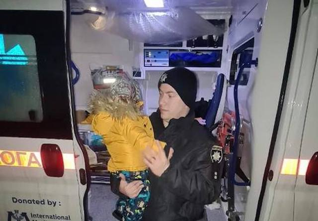 В Харькове 2-летний мальчик находился в квартире с мертвой мамой