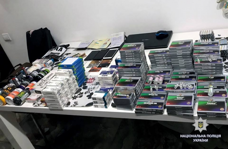 В Харькове посредством мессенджеров сбывали запрещенные анаболики