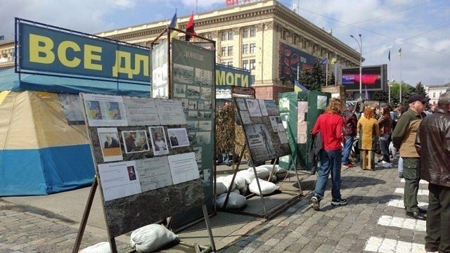 Суд отказал Кернесу в сносе волонтерской палатки