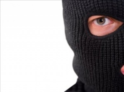 Двое мужчин совершили разбойное нападение