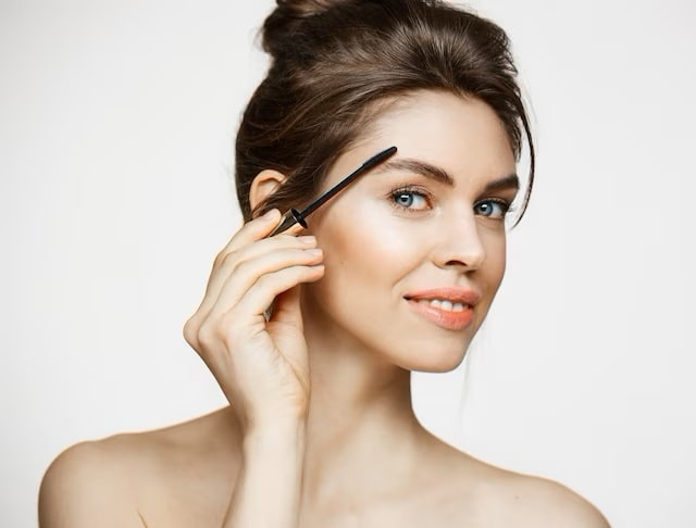 6 преимуществ профессиональной косметики Zola для бровей