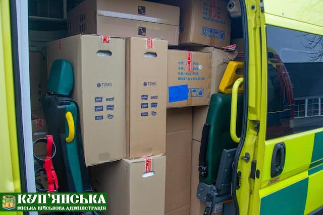 Прифронтовым больницам французские партнеры передали гуманитарную помощь