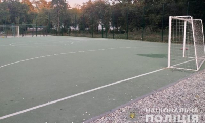 Массивные футбольные ворота упали на 6-летнего мальчика – он в реанимации