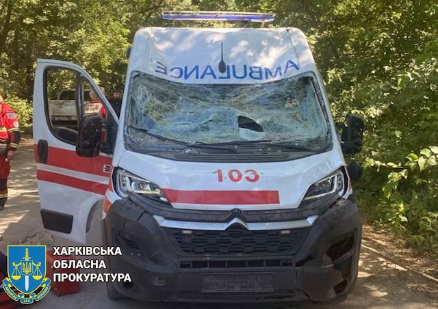В Осиново россияне обстреляли два автомобиля, в том числе, машину скорой помощи