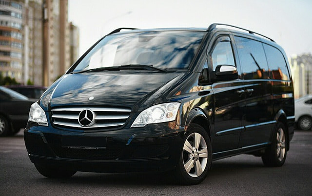 Плануємо свято чи поїздку за місто: чому харків'яни все частіше обирають бус замість кортежу таксі