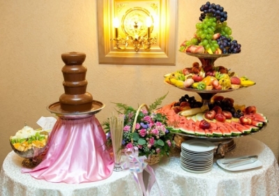 Шоколадный фонтан (фото с фруктами)