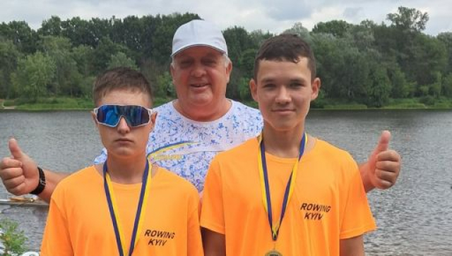 Харьковские гребцы завоевали золотые награды на чемпионате Киева